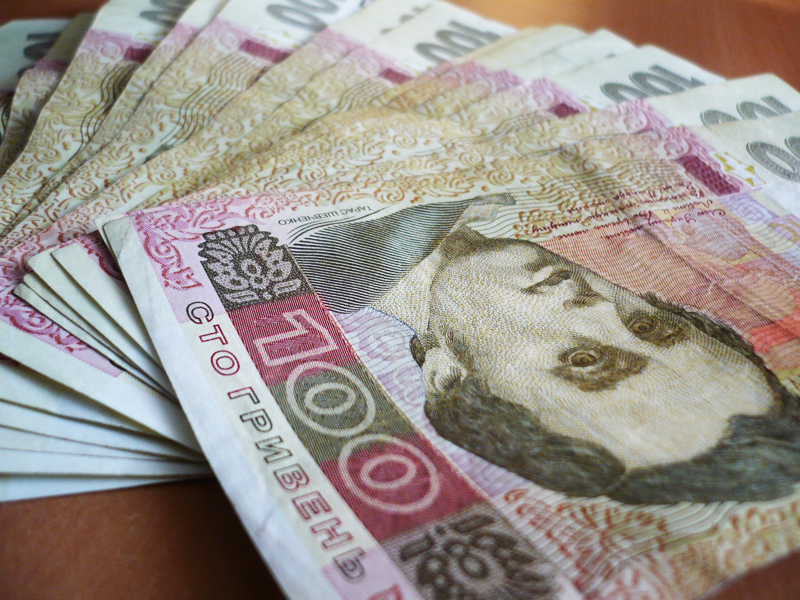 Средняя зарплата в Сумской области составляет около 2 тыс. грн