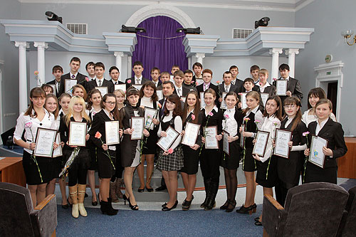 44 школьника области получили губернаторские стипендии