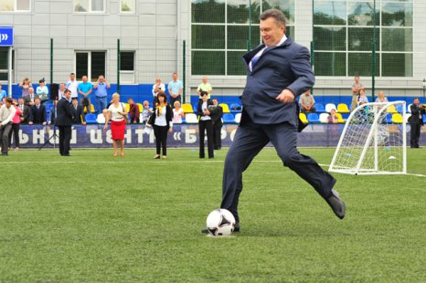 Виктор Янукович посетил «Футбольный центр «Барса»