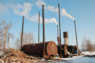 Незаконное производство угля из древесины остановили налоговики